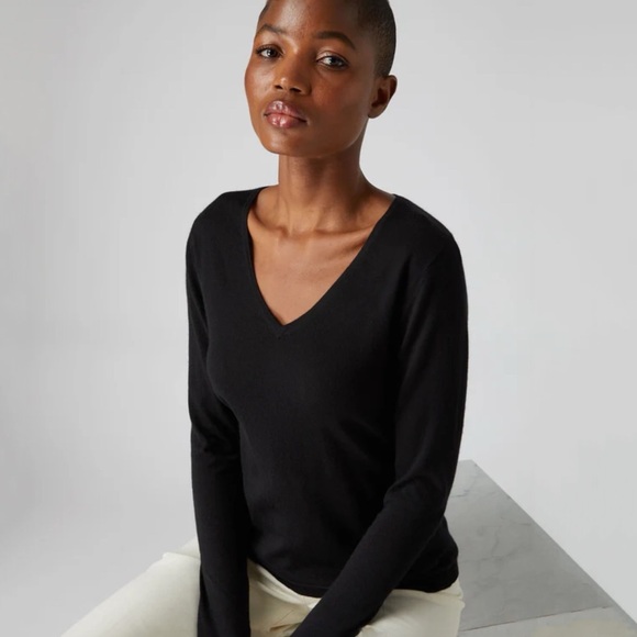 Everlane Women’s The Classic V in Cashmere - Picture 2 of 11